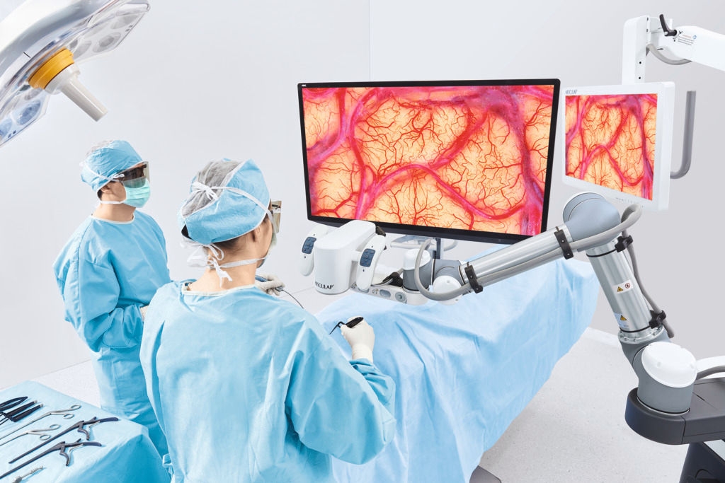 2019: Aesculap Aeos®, microscópio cirúrgico digital assistido por robô com excelente qualidade de imagem e boa ergonomia.